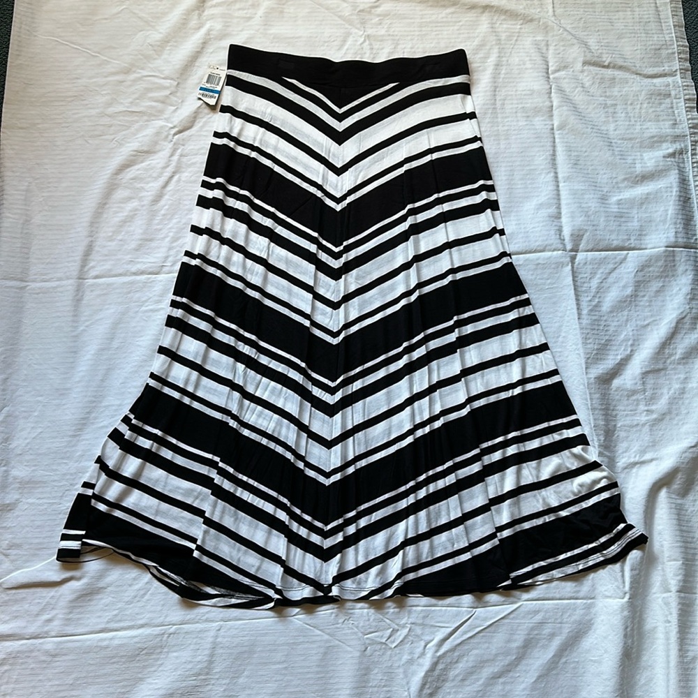 NWT Ladies Maxi Skirt